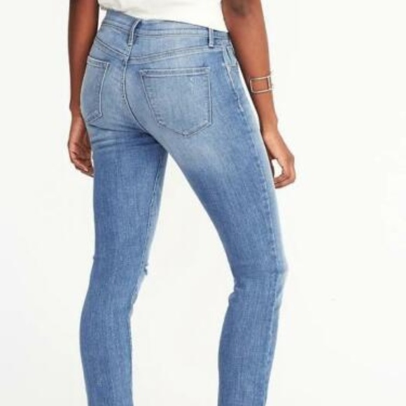 Old Navy Mid-Rise Curvy Straight Jeans for Women - Picture 3 of 4